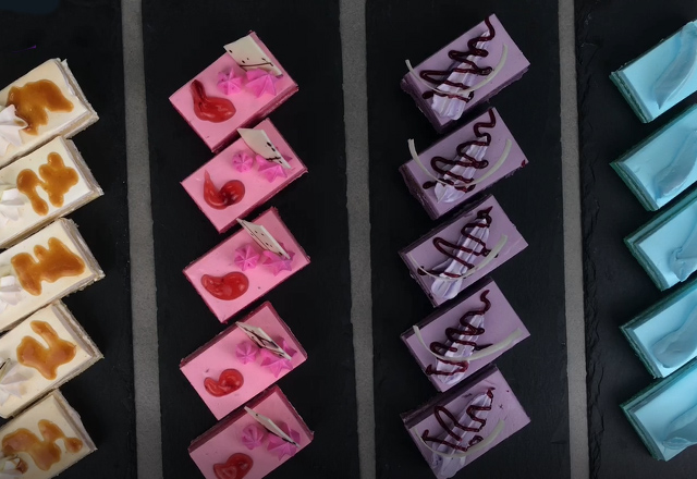 เค้กถาด ชิ้นละ 10 บาท